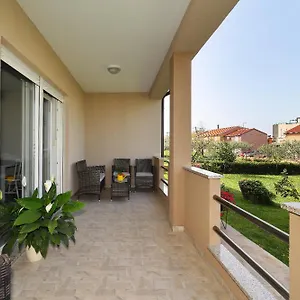 Lili Zadar